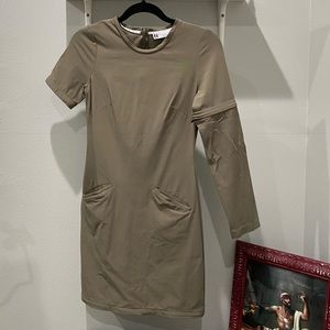 Fitted zip off dress